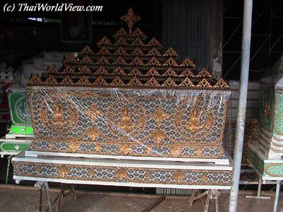 Buddhist coffin
