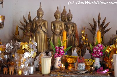 Buddha statues