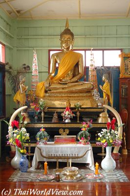 Buddha statue