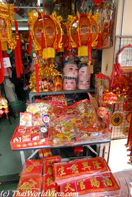 Auspicious souvenirs