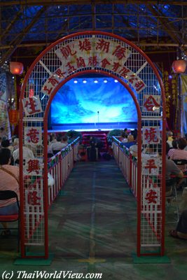 Temporary open-air bamboo complexe