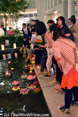 Loy Krathong festival