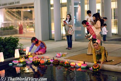 Loy Krathong festival