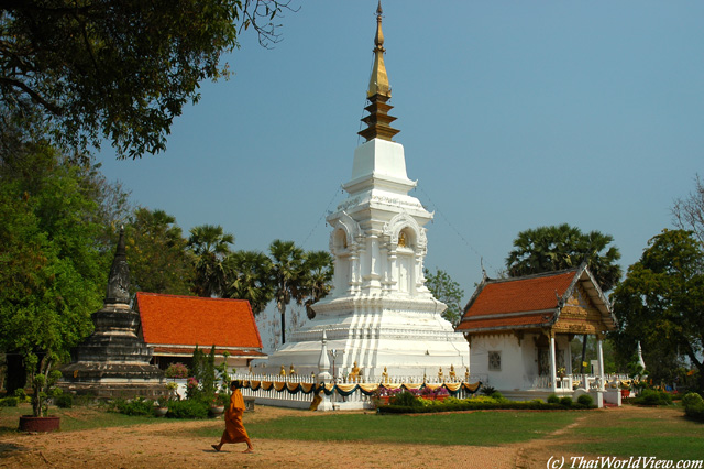 Wat Phra That Bang Phuan - Nongkhai province