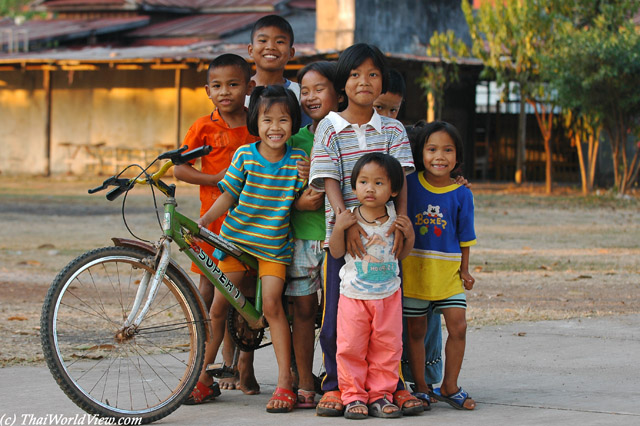 Children - Wat Nam Mong - Nongkhai province