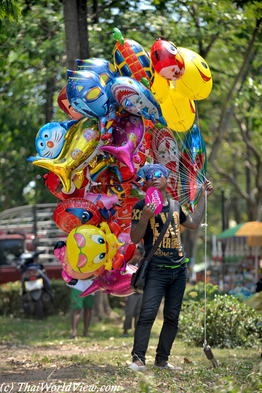 Ballon seller - Yasothon