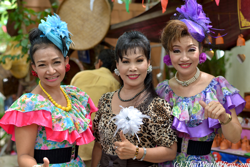 Thai ladies - Nakhon Pathom