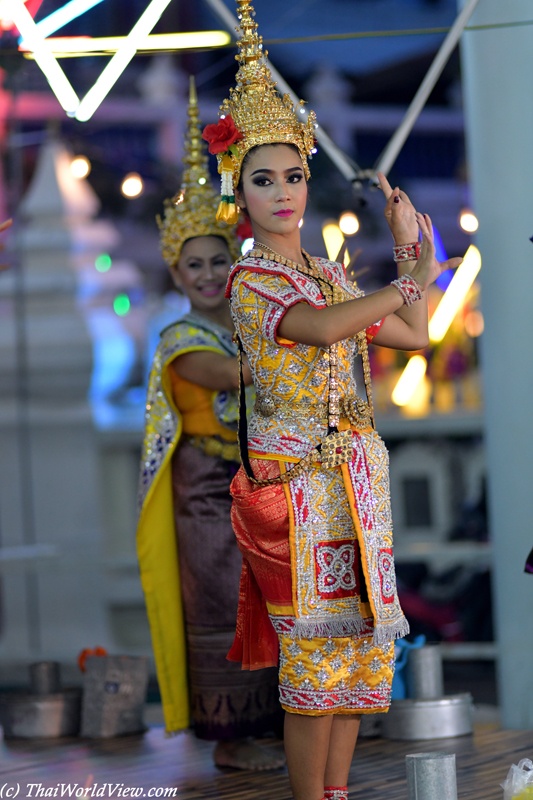 Dancer - Wat Rai Khing