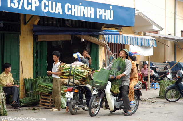 Carry goods - Ba Dinh District