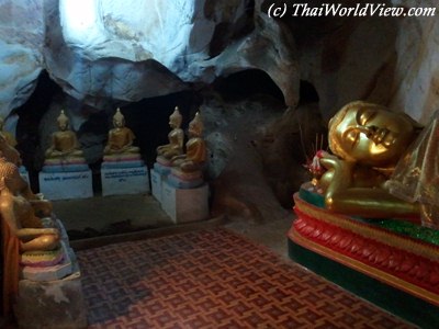 Wat Khao Tham Ma Rong