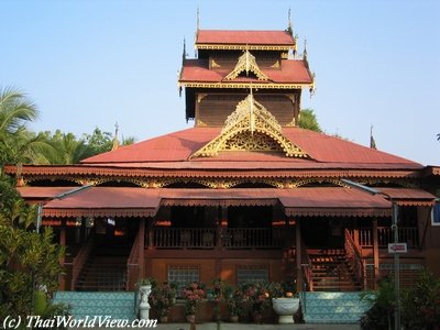 Wat Sa Bor Kaew in Phrae