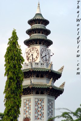 Chinese clock in Lumpini park