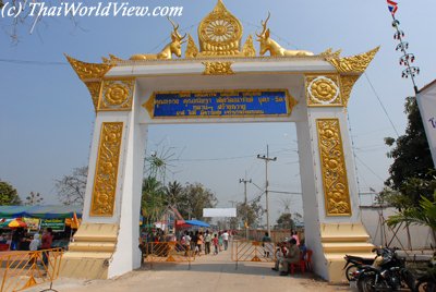 Gate to Buddhist temple