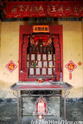 Fung Yuen ancestor hall altar