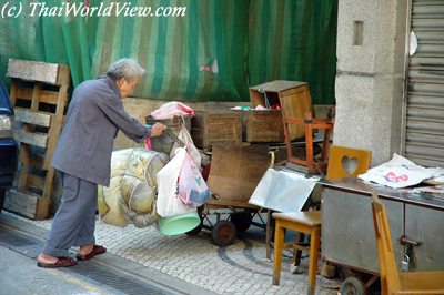 Collecting cardboards