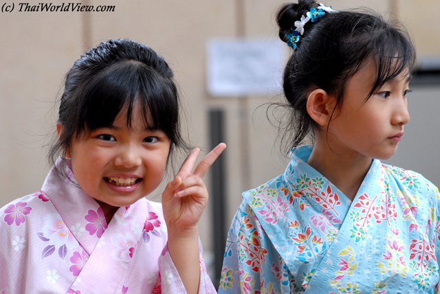 Smiling girls - Kowloon Tong