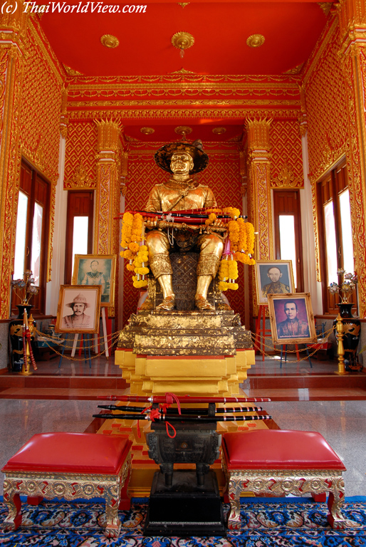 King Taksin Shrine - Rayong City