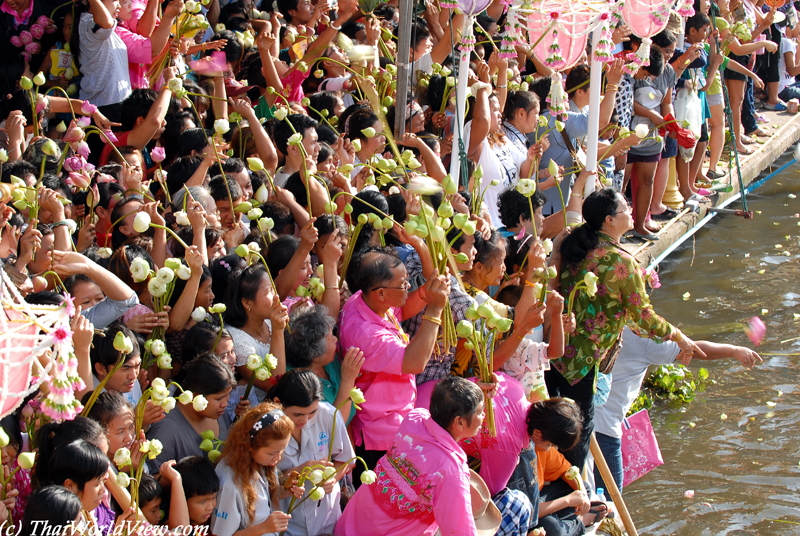 Crowd - Bang Phli
