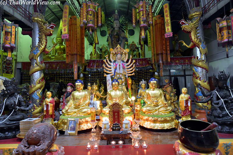 Buddha statues - Wat Sawang Arom