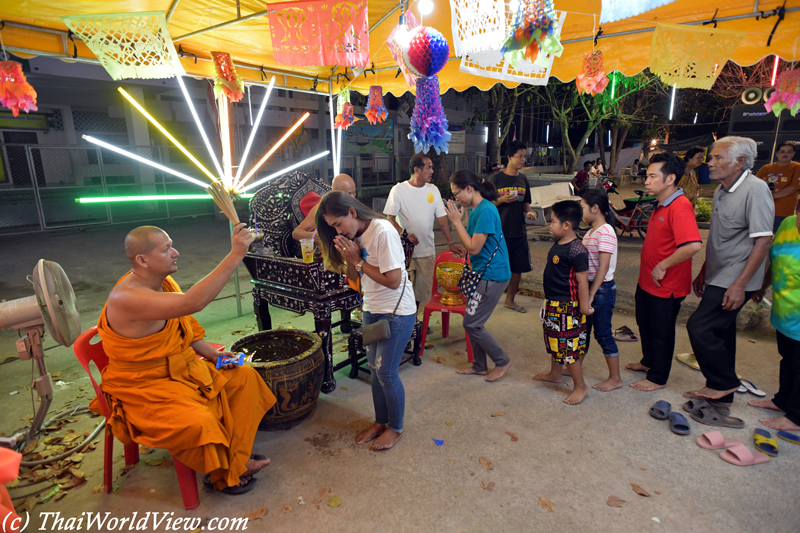 Buddhist ceremony - Wat Don Yai Hom