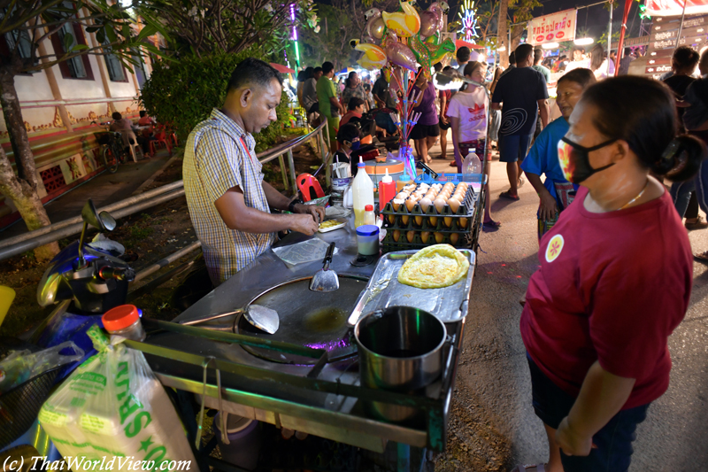 Roti vendor - Wat Don Yai Hom