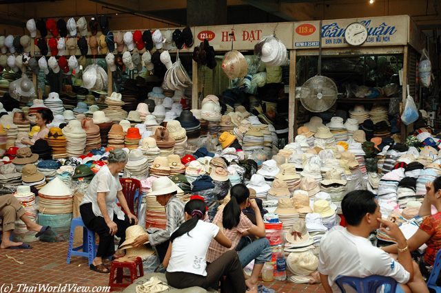 Dong Xuan market - Old Quarter