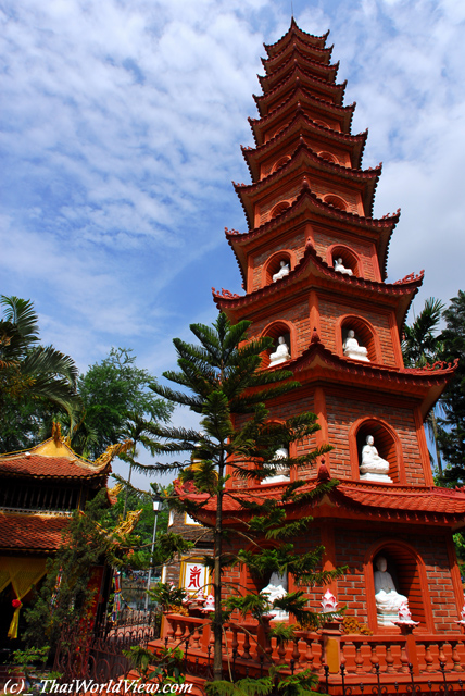 Tran Quoc pagoda - West Lake